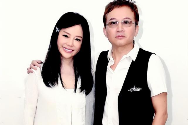 狄莺携22岁儿子上节目,首度公开选儿媳要求!曾因太溺爱儿子挨批