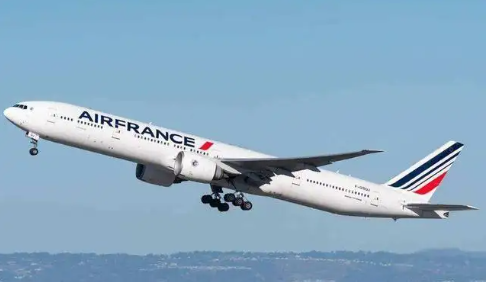 马航67又67一架波音737800突发紧急情况乘客几秒俯冲7000英尺多人