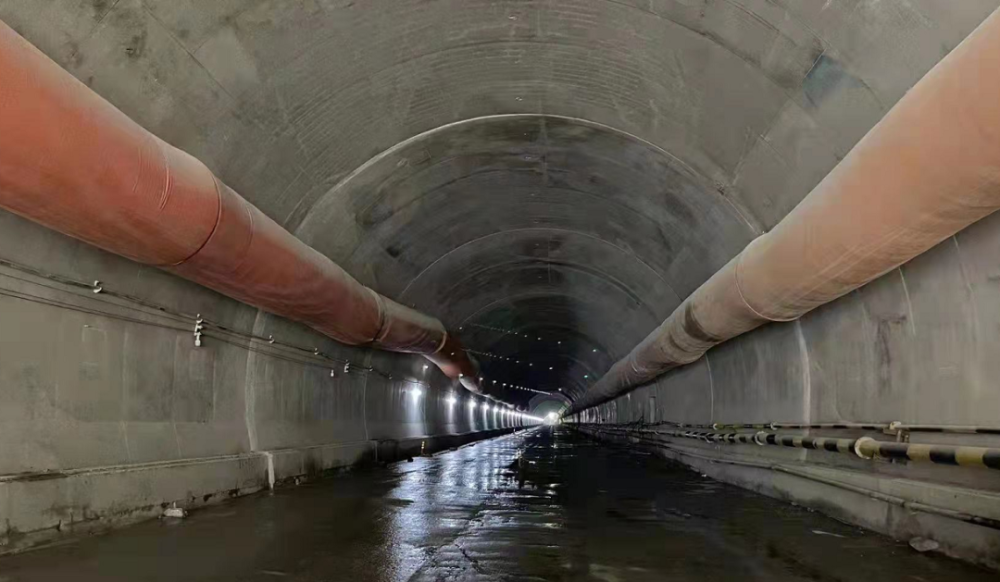 对王岗坪隧道,小田湾隧道进行光爆开挖作业,通过系列对策实施,最终