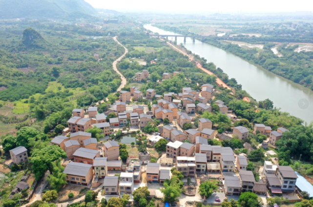 4月10日,无人机航拍下的崇左市宁明县城中镇珠连村木州屯,建筑别致