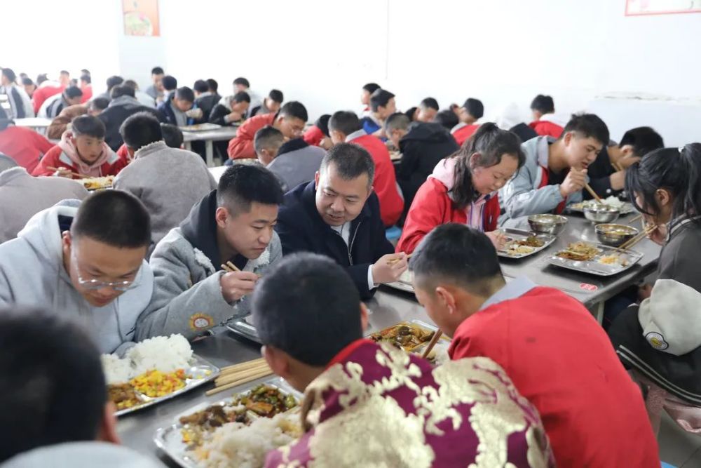文化教育王世伟赴松潘中学调研教育工作