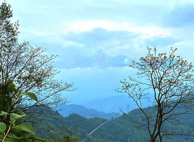 徒步成都彭州牛心山,山顶风景绝佳,千年古寺有着神奇传说