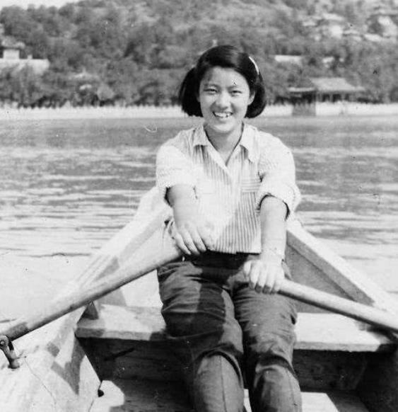 民国最美交际花,怀胎十月被男友抛弃,却生下家喻户晓的女儿