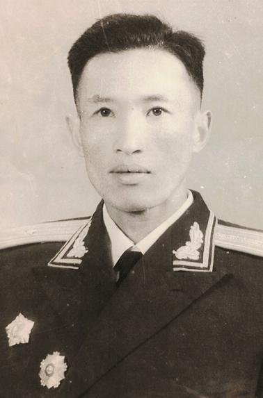 毛张苗,1925年出生于浙江奉化溪口石门村,1943年他就参加了浙东纵队