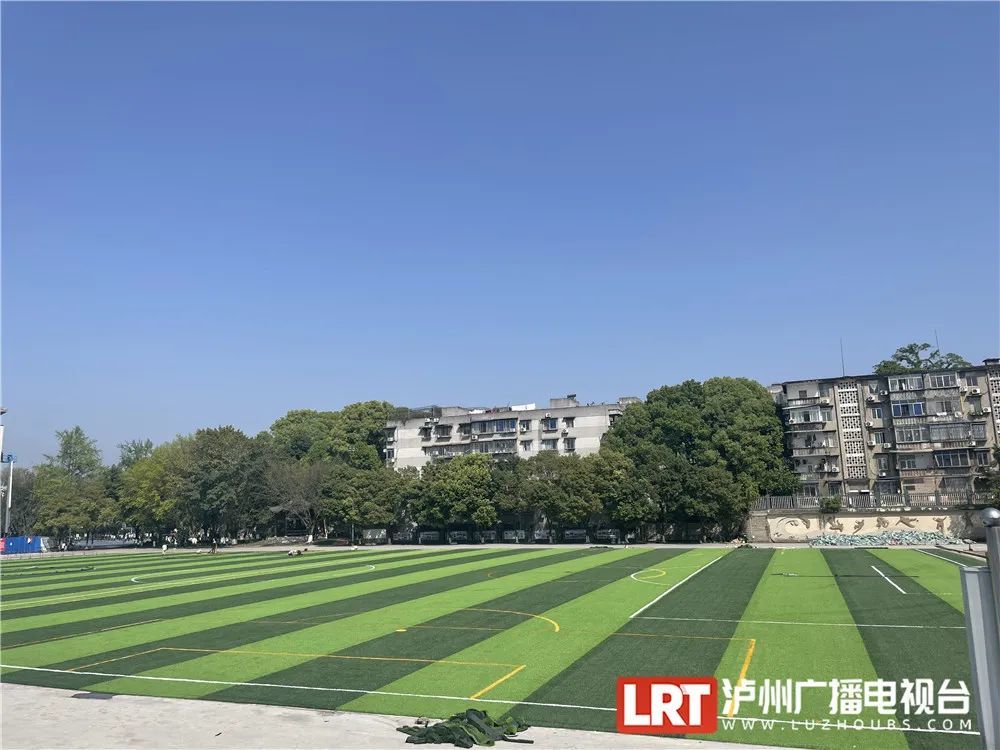 泸州高中忠山校区大变样风雨连廊操场已建好