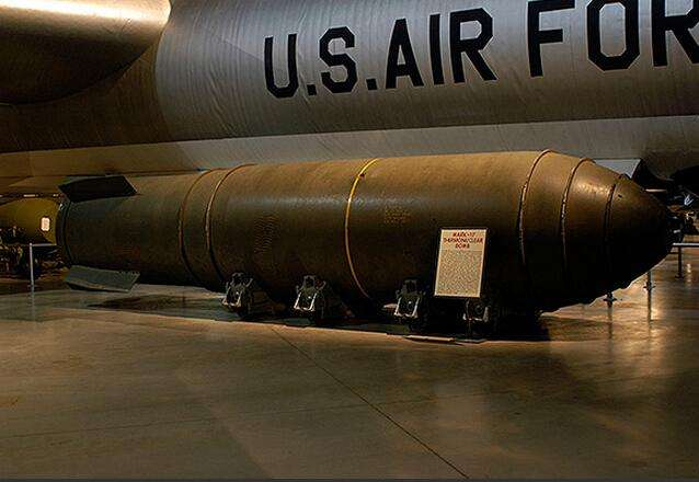 美国和俄罗斯单单在弹道导弹上蓄势待发的核弹头数量就多达1400枚