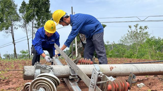 国网四川电力积极应对极端天气全力抢修保供电