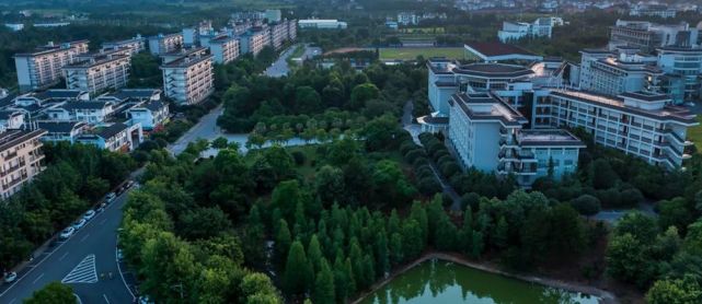 百校实录|桂林旅游学院|综合分排名10424名,一所很年轻的本科院校,在