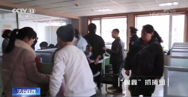 和被骗走养老钱的包女士报案后,江苏警方成立专案组,查出犯罪团伙隐匿
