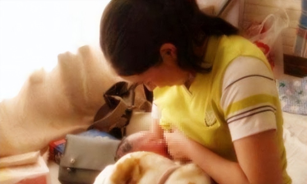 朱珠勇敢地晒出自己母乳喂养的照片,但是我们大多数的妈妈还是没有