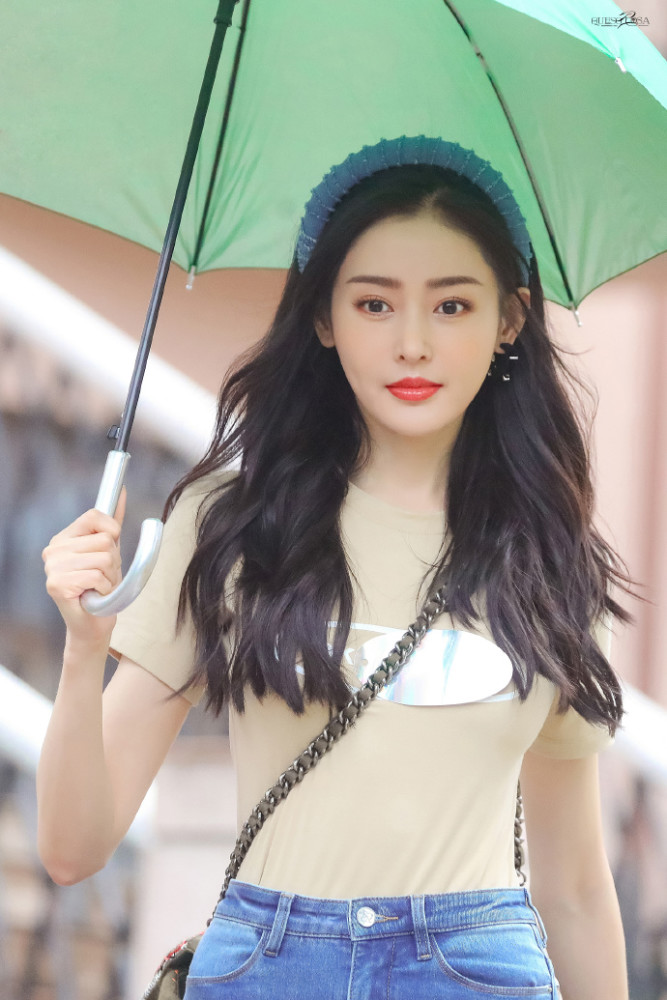 浪姐3未播先火张天爱穿牛仔裤化身九头身美女瘦得过分了