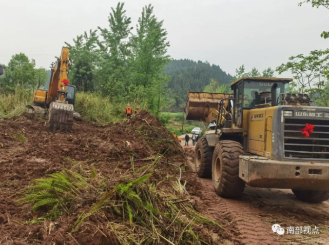 南部县公路管理二局党支部书记,局长任鲲,副局长谢志勇,谢焱以及局