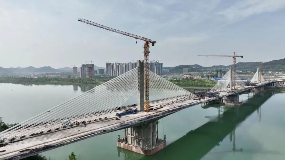 好消息南部嘉陵江三桥主桥顺利合龙