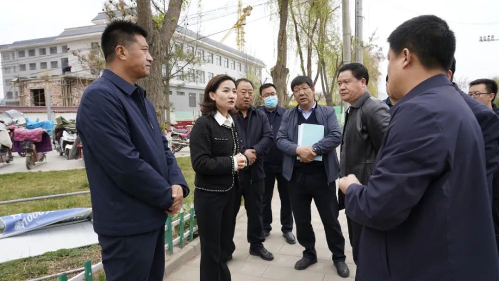 4月14日,静宁县委副书记,县政府县长王蕾带领县政府办,住建局,执法局