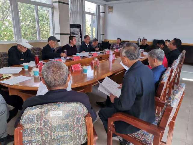 市纪委副书记,市监委副主任李月忠同志在通报工作时指出:"向市纪委市