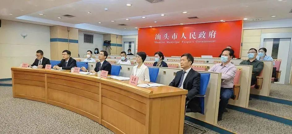 汕头市副市长王雪竹,鹤岗市副市长高健,俄罗斯比罗比詹市第一副市长