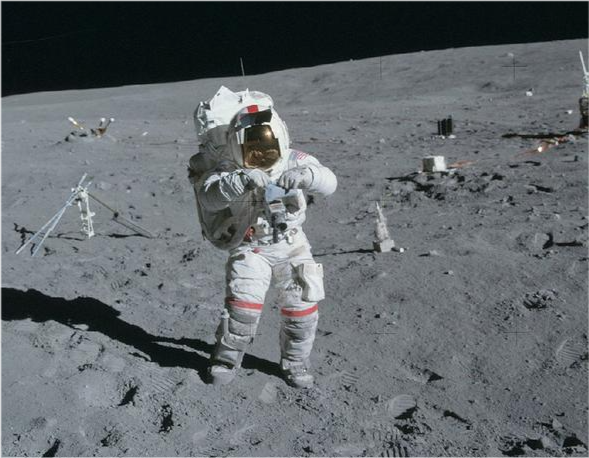 阿波罗宇航员:登月时像被人注视!外星文明真的存在吗?_腾讯新闻