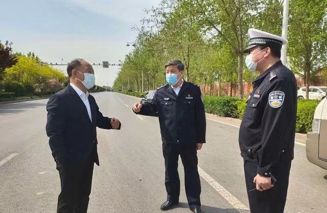 邯郸交巡警支队党委书记,支队长李怀莅临冀南新区督导检查疫情防控