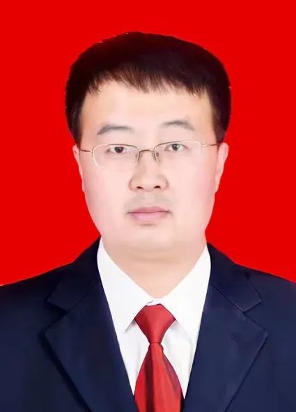 吴起县图书馆图书管理员曾连续三年获县图书馆"年度优秀工作者"张桁