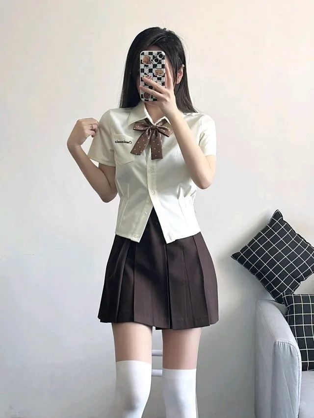 jk拼接白丝 夏天谁能拒绝的了过膝袜呢?