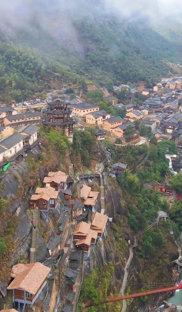 江西花了数亿元,在悬崖上建了一个神仙小镇,包含胡氏宗祠!