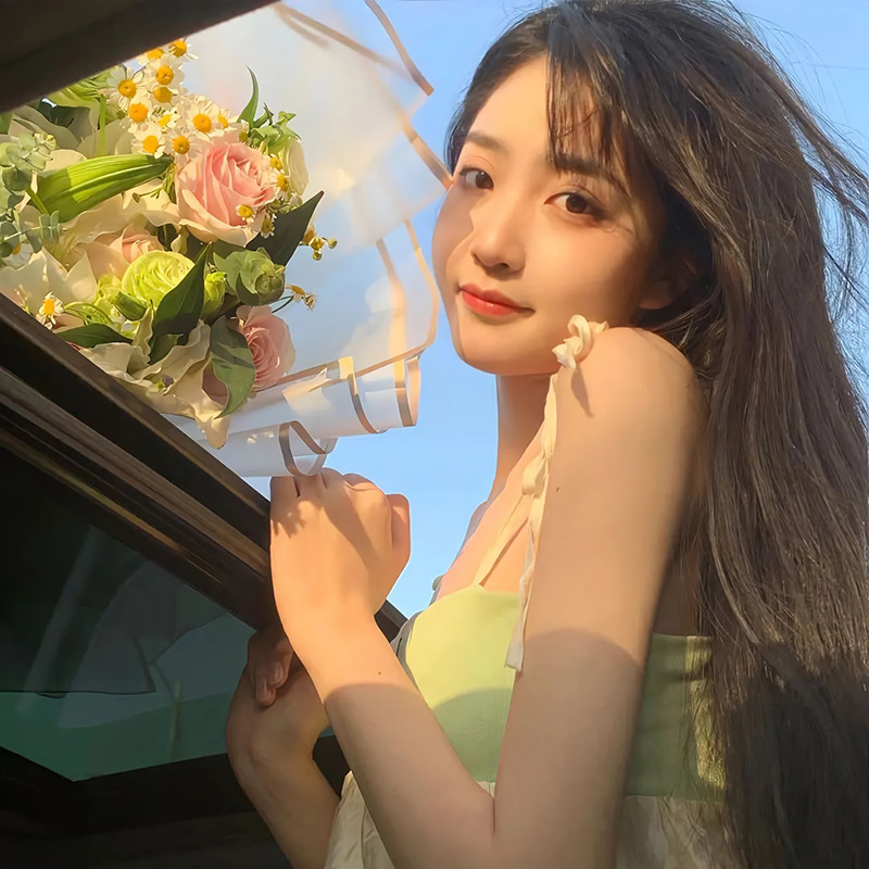 女生头像隔过星辰大海无畏世俗和尘埃