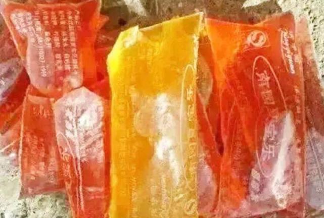 第一个就是小时候喝过的冰水,那时候其实是饮料,之后夏天的时候很热