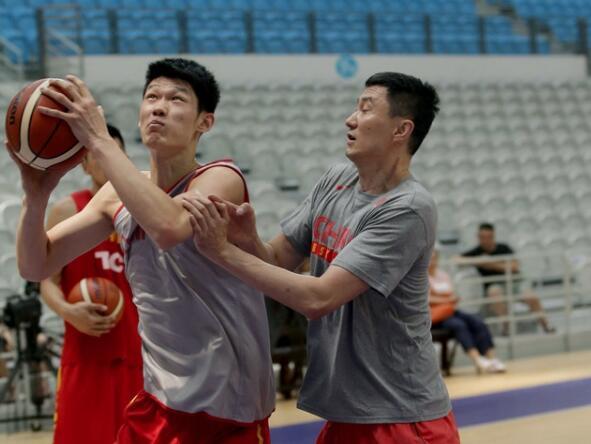 杜锋发声为胡金秋祈福重伤让所有人都揪心回到球场你仍是mvp