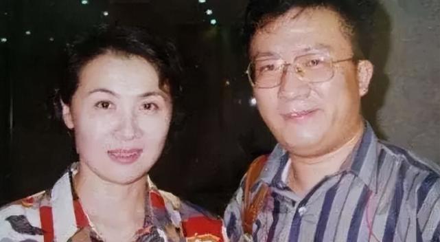 感性的李媛媛和柳国庆就仓促地进入了婚姻.