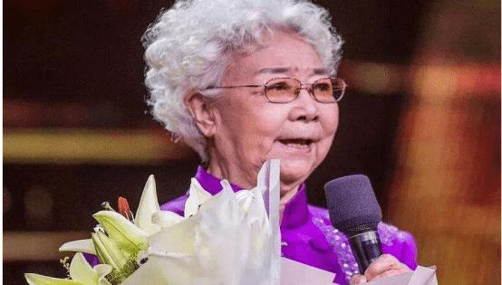 田华还是一个热爱公益,以为人民服务为准则的人.