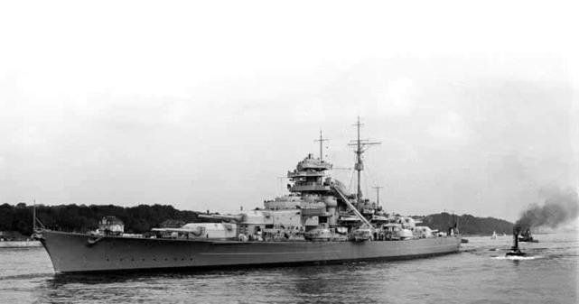 行动第5天傍晚,配备有雷达的英国巡洋舰"萨福克"和"诺福克"在丹麦海峡