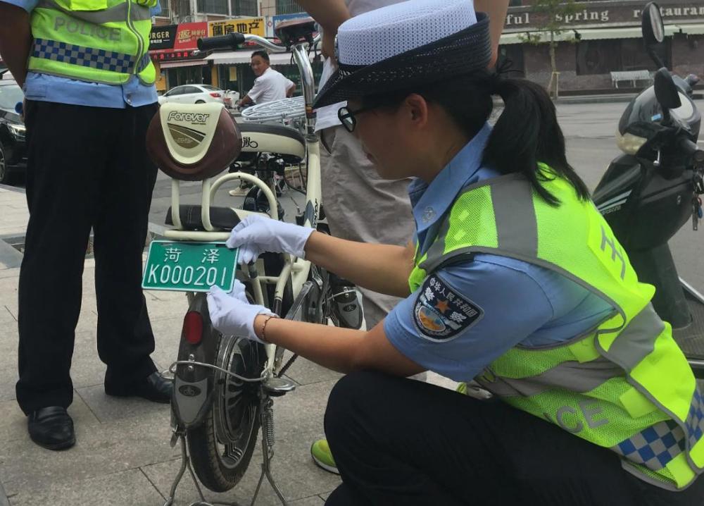 绿色牌照一般是电动自行车,他符合新国标标准,属于非机动车,全国所有