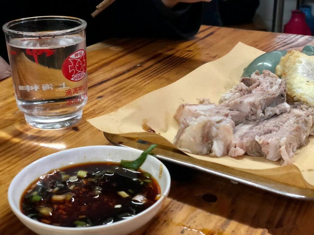 中国3个早餐就喝酒的地方你知道吗早酒文化让人开眼界了