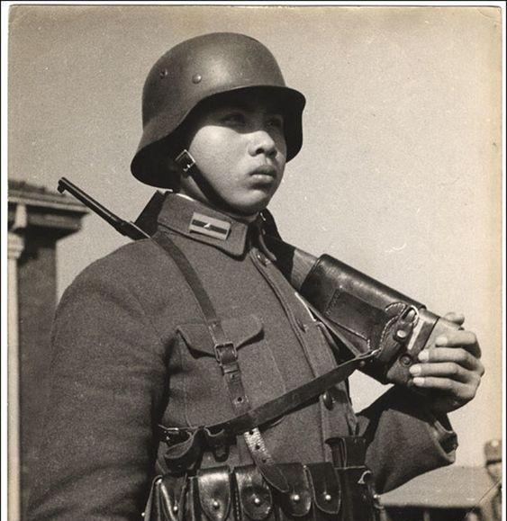 国民革命军二十九军大刀队,最著名的关于大刀队的照片之一.1937