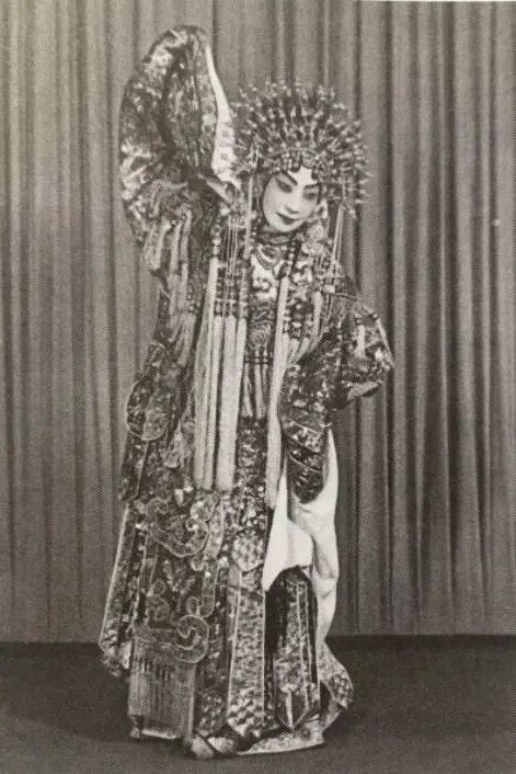 率团来西安演出,省,市派了十名演员脱产跟团学戏,他们是:研究院李瑞芳