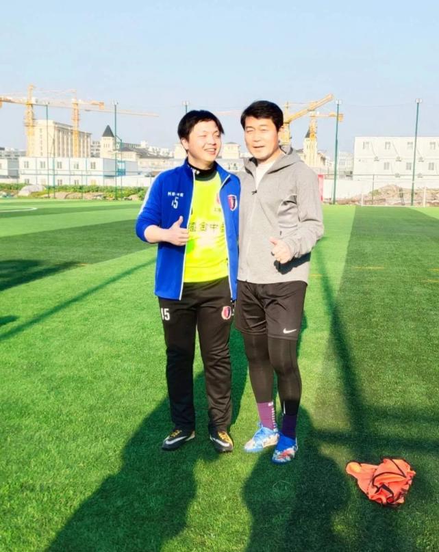 后卫 吴兵吴兵 效力上海申花时期吴兵 现任上海海港女足主帅16号 后卫