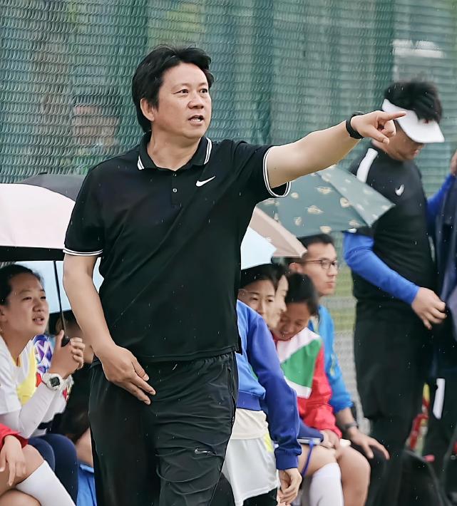 吴兵 现任上海海港女足主帅16号 后卫 朱炯朱炯 效力上海申花时期朱炯