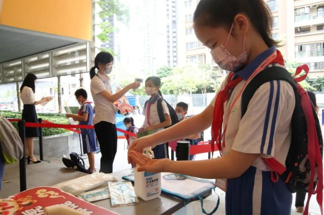 4月13日,科华学校高度重视返校复学工作,在葛岩峰校