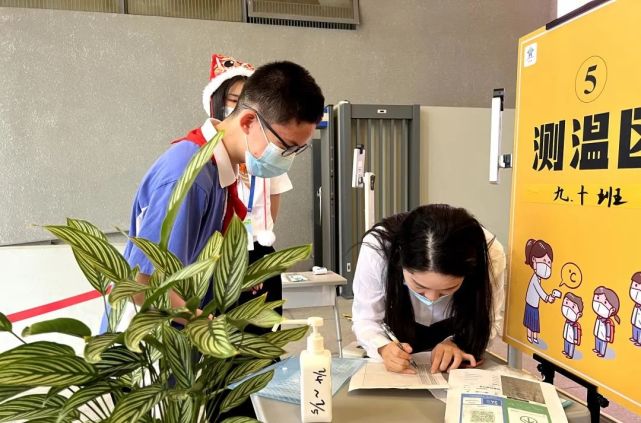 4月13日,科华学校高度重视返校复学工作,在葛岩峰校