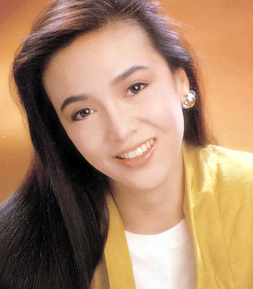 郑裕玲两段感情让她身心俱疲64岁模样大变仍未婚未育