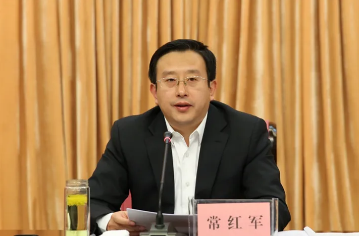 政前方丨青岛新一届市政府班子副市长出现6位新面孔2人此前任区委书记