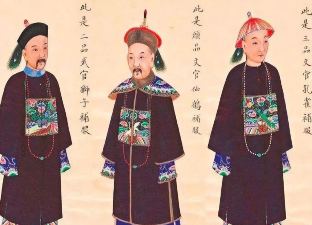 清朝官员画像正六品与从六品正六品文职人员包括:国子监司业,内阁侍读