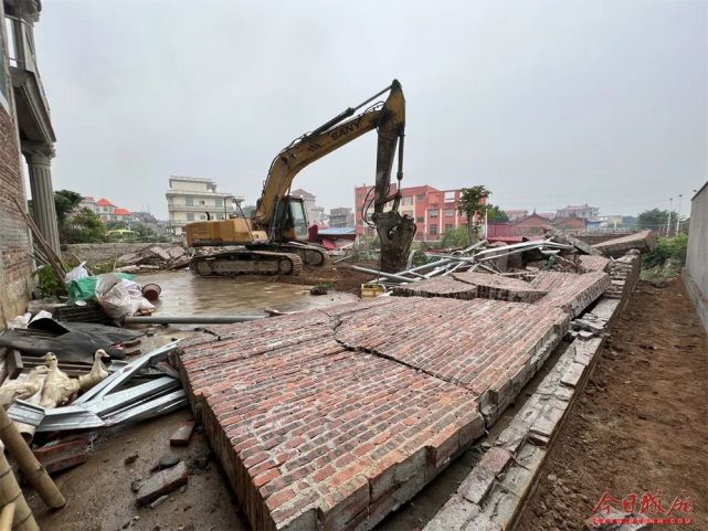 粮食保护责任,开展违建拆除行动,依法强制拆除太湖村,下尾村3处违法