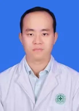 段小军,副主任中医师,医学博士,师从第五批全国老