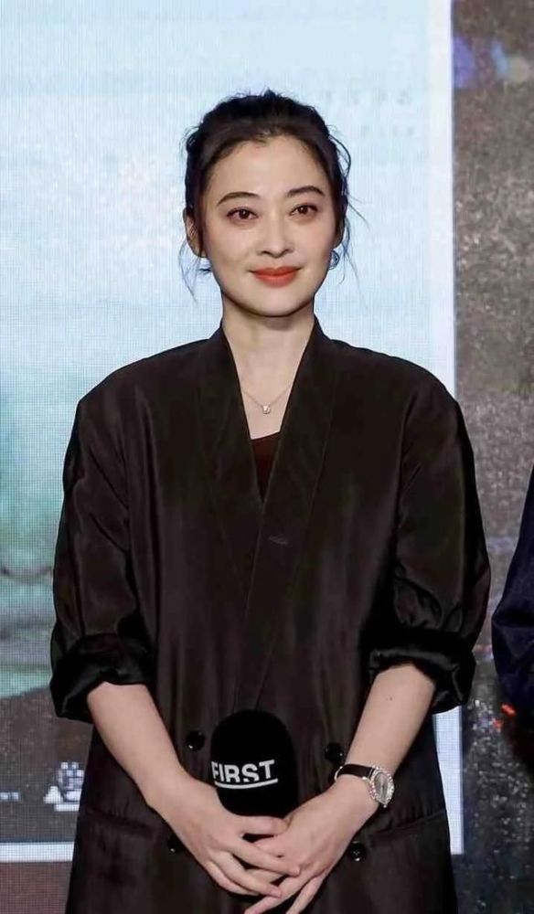 梅婷和鄢颇离婚16年了他们的生活相差太大