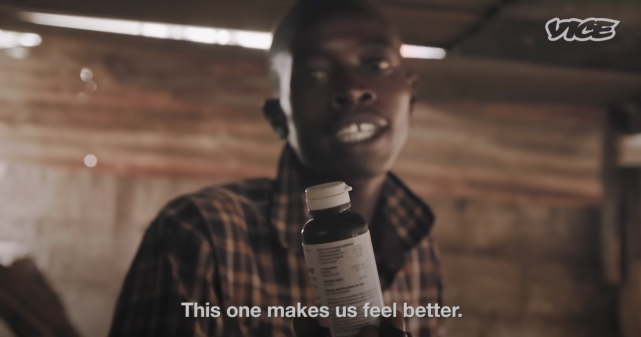止咳糖浆的魔力:非洲一些年轻人每天喝4瓶,完全无心工作