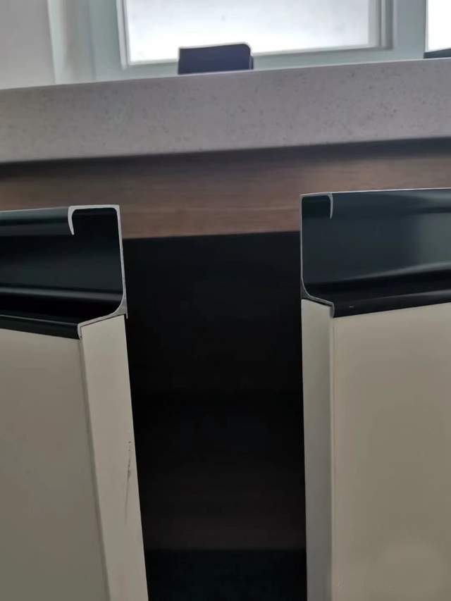 g型拉手l型拉手嵌入五金的拉手类型嵌入五金式拉手类型在门板上嵌入