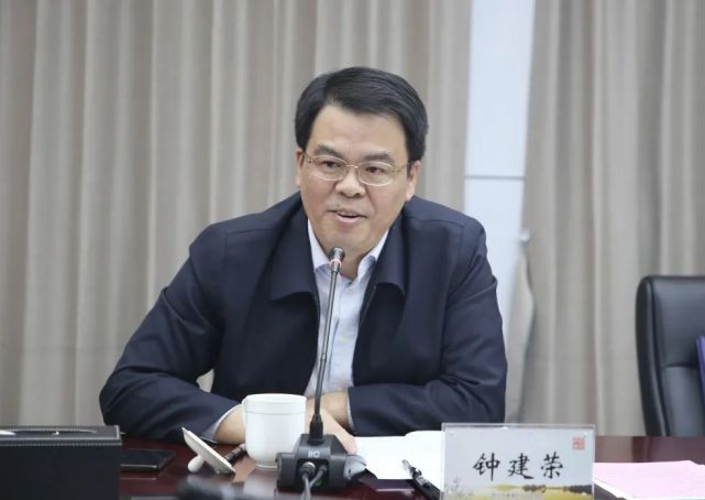最后,钟建荣部长向新任特约检察员表示祝贺,并提出三点寄语.