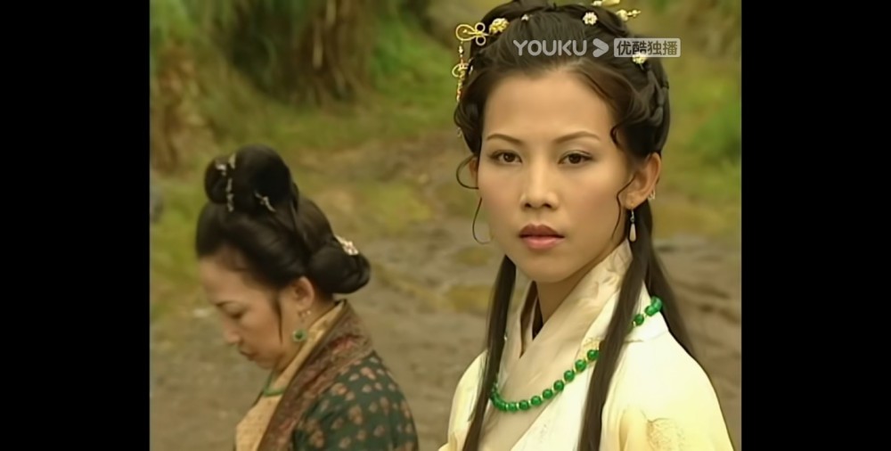 对比两版洛神皇后娘娘蔡少芬版本惊艳被新版本编剧评价不符合史实