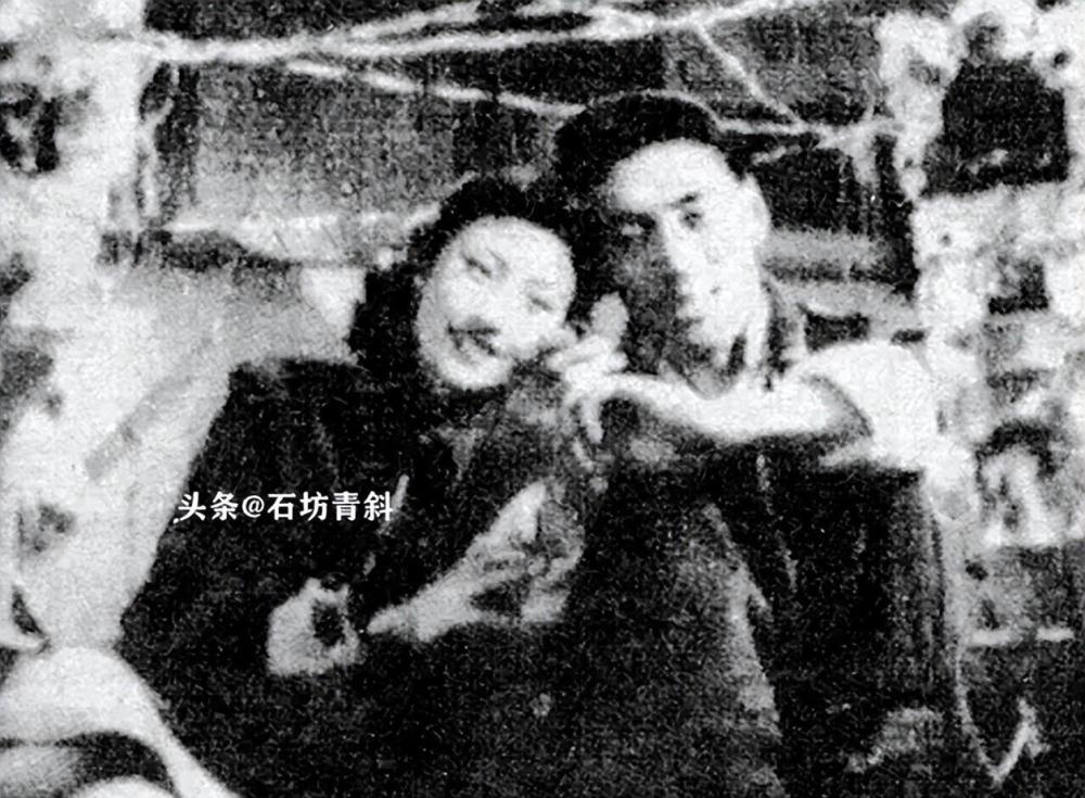 1948年他是电影界最红的小生舞台上与石挥并驾齐驱配音列宁